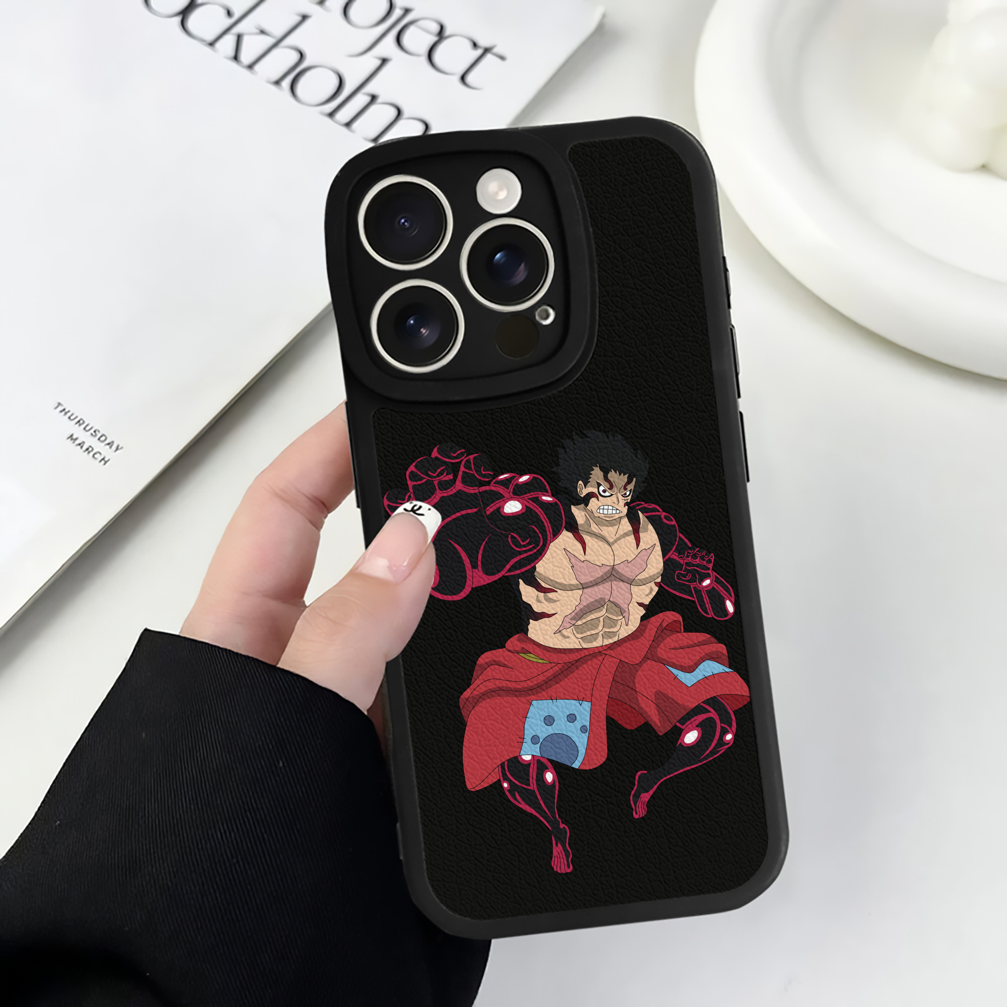 （画像用） ワンピース モンキー・D・ルフィ ONE PIECE Monkey D. Luffy 【iPhone 16シリーズ対応】シリコンスマホケース（レザー調） 材質：シリコン